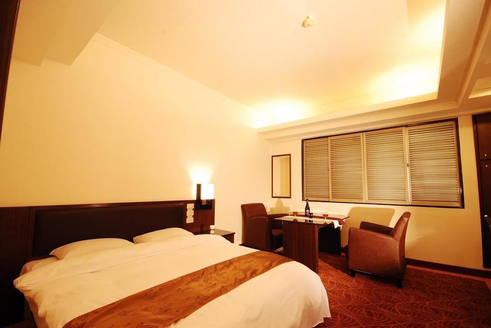 Twinstar Hotel Taichung Buitenkant foto