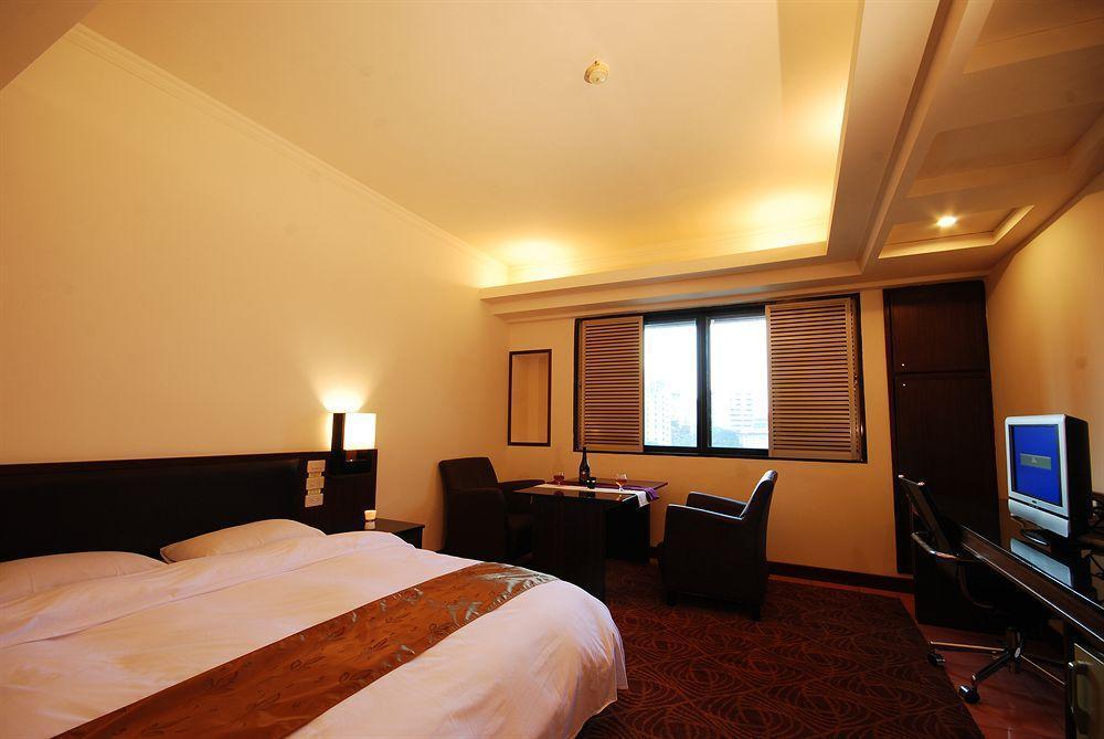 Twinstar Hotel Taichung Buitenkant foto