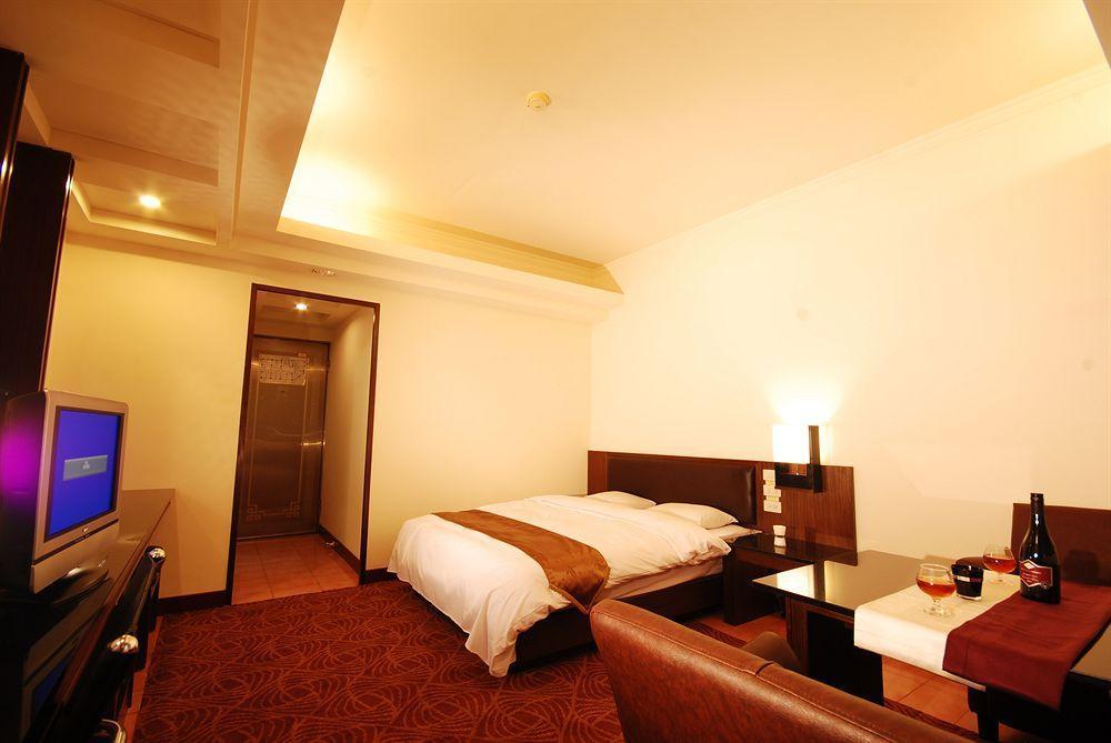 Twinstar Hotel Taichung Buitenkant foto