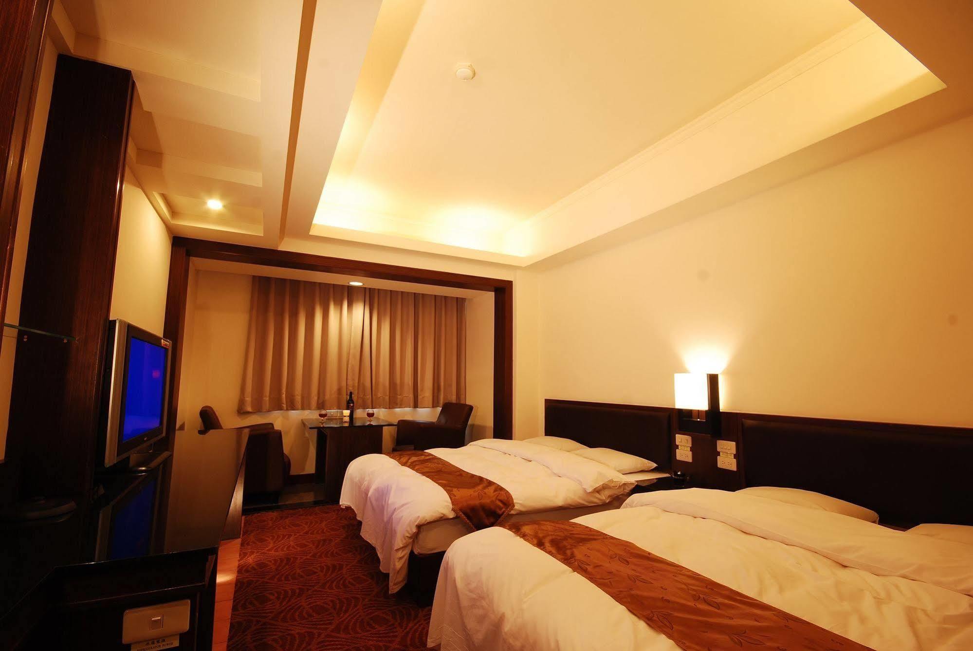 Twinstar Hotel Taichung Buitenkant foto